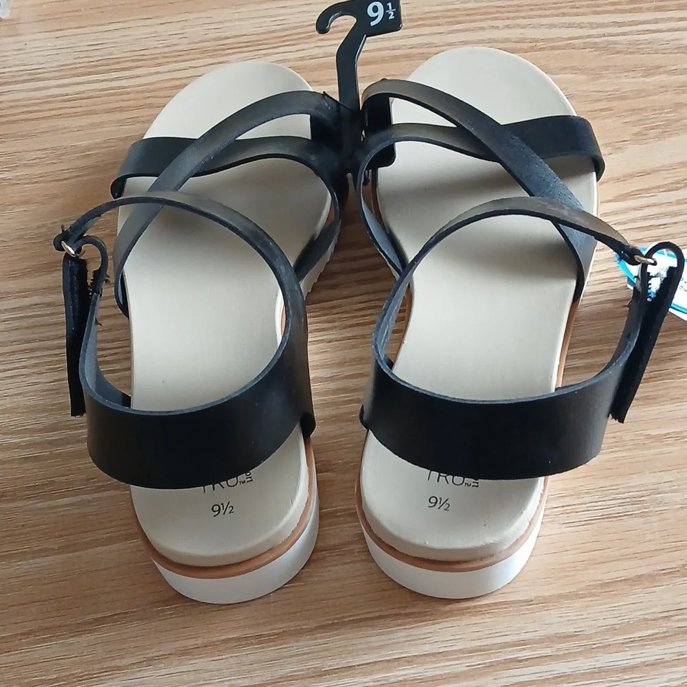 Time and Tru Women's 9.5 Comfort Sandal - Picture 2 of 10